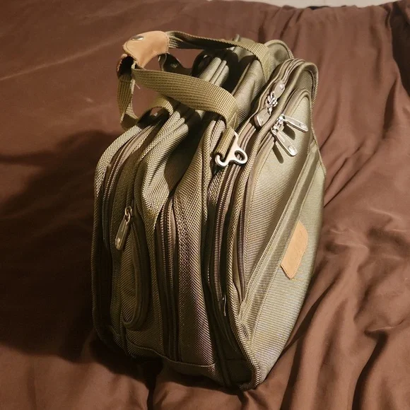 Atlantic Luggage Company Carry On bag Green - Picture 13 of 13